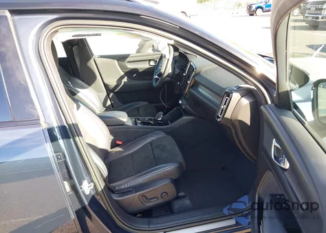 2022 Volvo Xc40 T4 R-Design from USA, damaged, VIN YV4AC2HM9N2777946